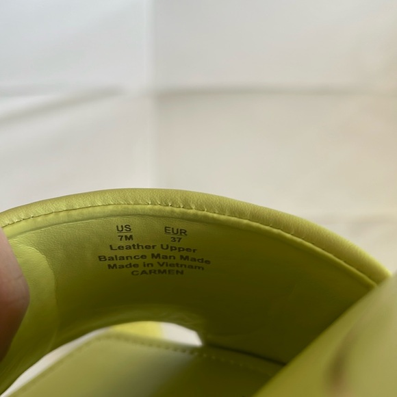 Green heels - Picture 3 of 3